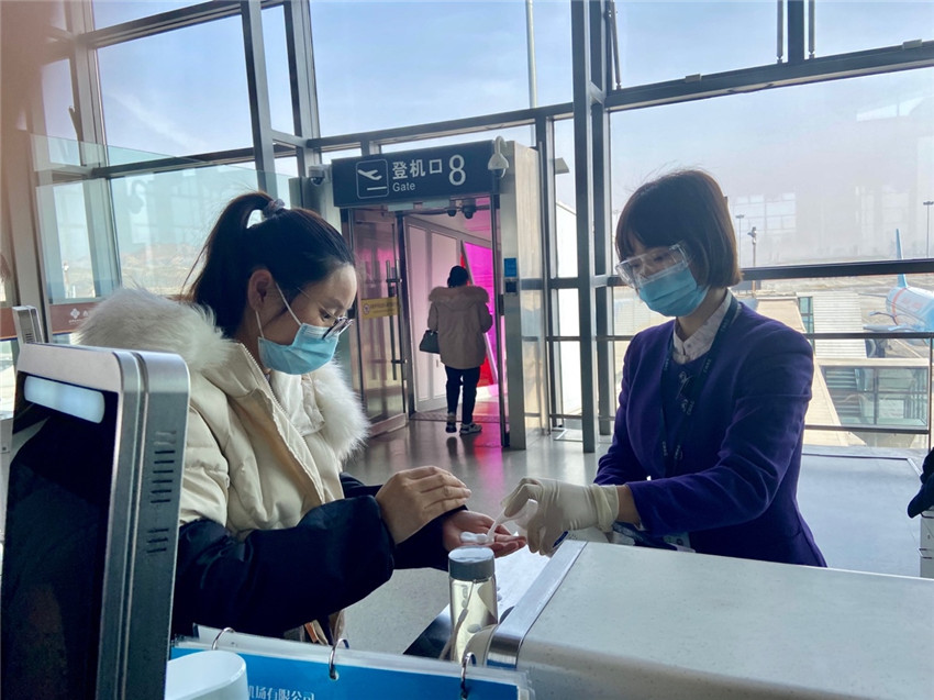 �����C(j��)��(ch��ng)�����ˆT���ڌ�(du��)�ÿ��M(j��n)�еǙC(j��)ǰ���� �����C(j��)��(ch��ng)���D