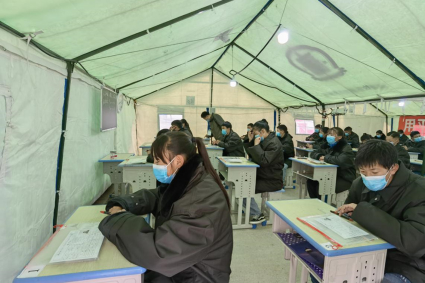 �����M(j��n)�뿼��(ch��ng)����(zh��n)�俼ԇ������hί���������D