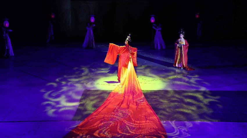 �ݳ��F(xi��n)��(ch��ng)������M�z