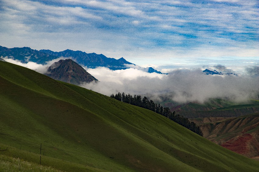 祁連縣卓爾山景區(qū) 。 朱煜祥攝