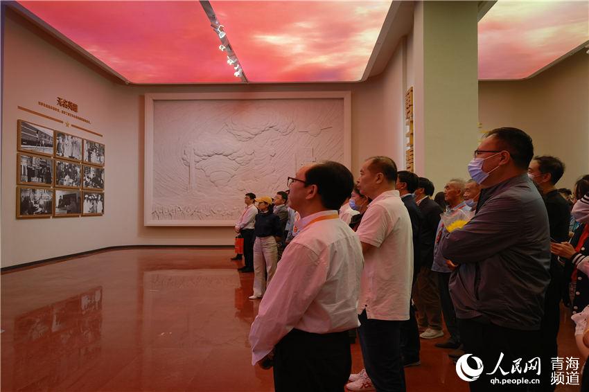 ��300�����c���ɏ�һ�ǡ����ƹ������H�v�������ꌣ�ҌW(xu��)�ߡ���У���������P(gu��n)���텢�^ԭ�ӳǼo(j��)���^���fַ������W(w��ng) ����Ȼ�z