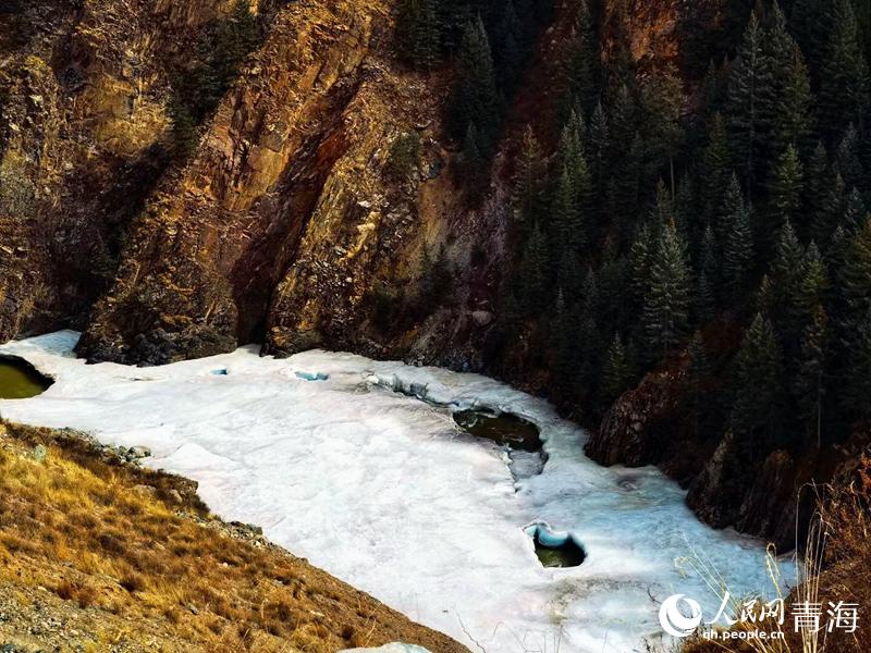 �ںӳ�������ѩ比z