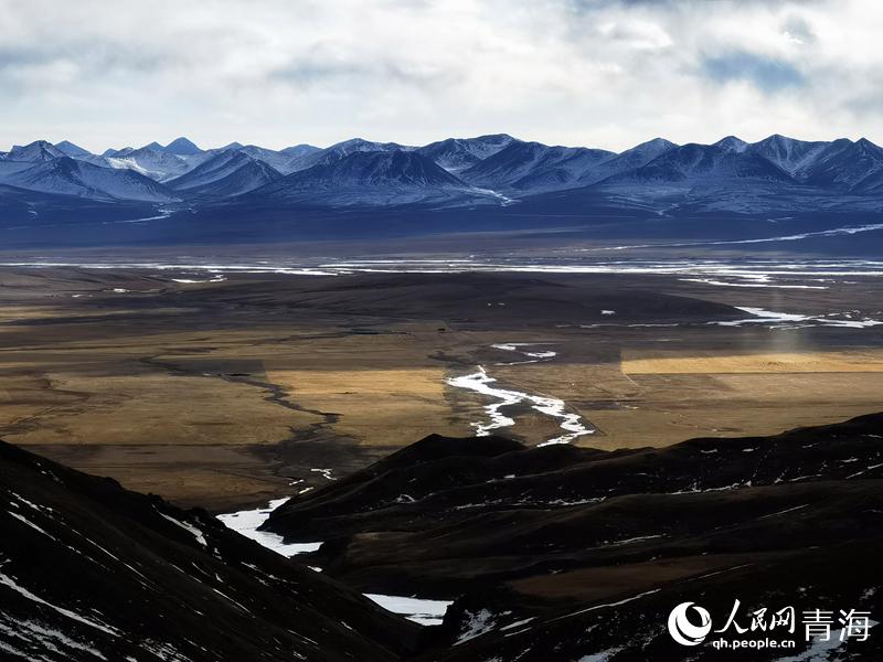 祁連山早春風(fēng)光。華日旦攝