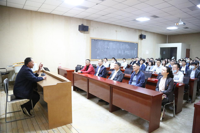 參觀見學(xué)活動(dòng)現(xiàn)場(chǎng)。中信銀行西寧分行供圖