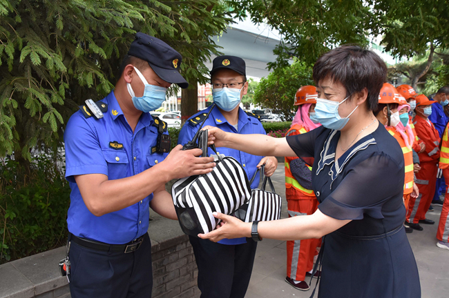 慰問(wèn)現(xiàn)場(chǎng)。西寧市城西區(qū)委宣傳部供圖