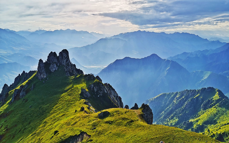 祁連山腹地美景。華旦才讓攝