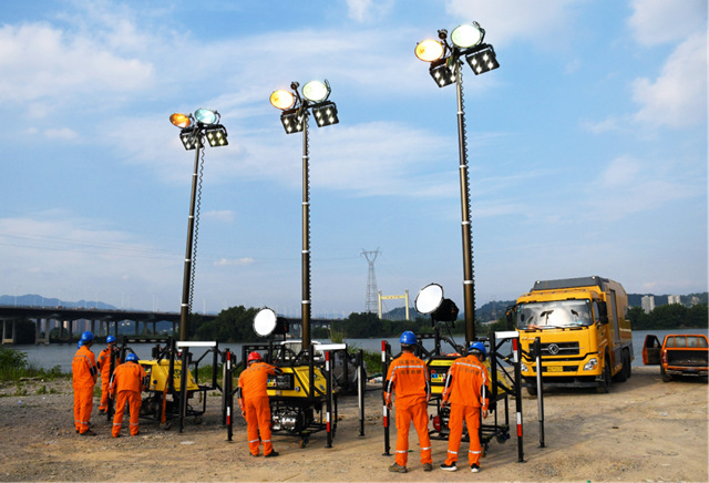 國(guó)網(wǎng)福建電力員工開(kāi)展防汛應(yīng)急演練。國(guó)家電網(wǎng)供圖