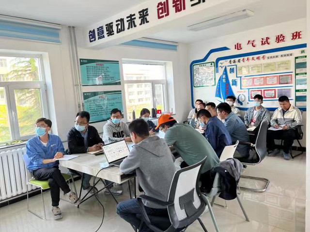 國(guó)網(wǎng)海東供電公司變電中心開展“青工夜?!被顒?dòng)。馬順青攝