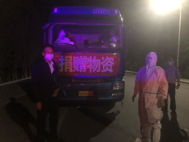 滿載抗疫物資的卡車抵達(dá)格爾木。格爾木市委宣傳部供圖