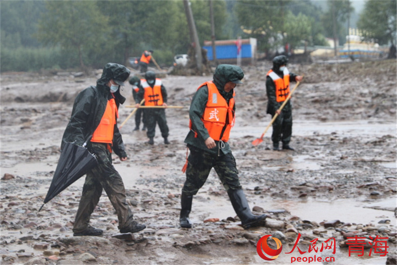 武警青?？傟犖鲗幹ш牴俦岆U救援。羅科攝