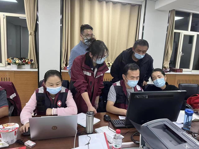 流調(diào)工作緊張進行中。青海省疾病預(yù)防控制中心供圖