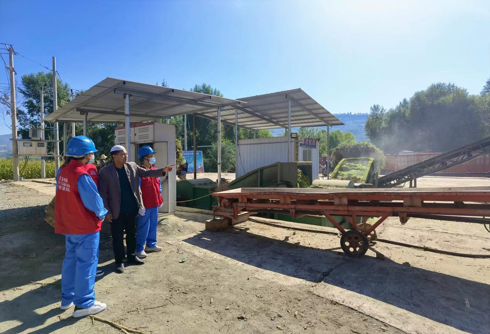 國家電網(wǎng)青海電力三江源全面排查客戶設(shè)備情況。馬小紅攝