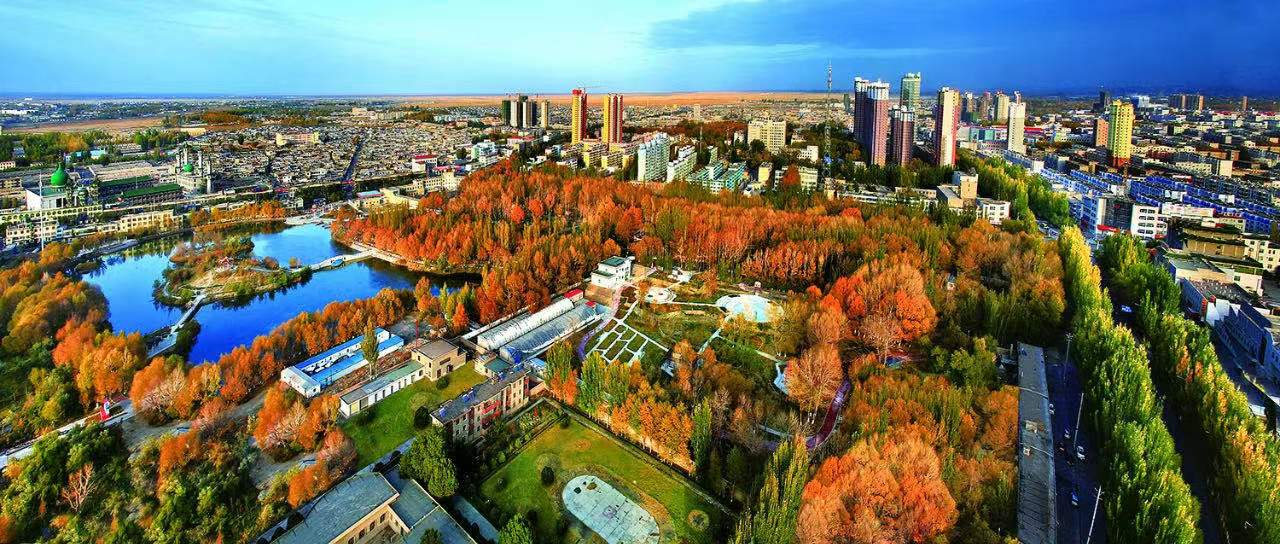 城市環(huán)境不斷改善。格爾木市創(chuàng)城辦供圖