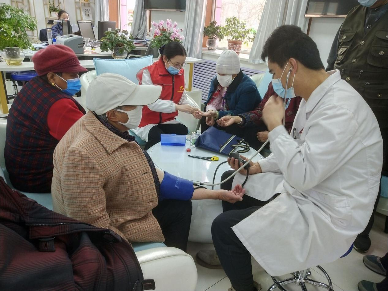 城市環(huán)境不斷改善。格爾木市創(chuàng)城辦供圖