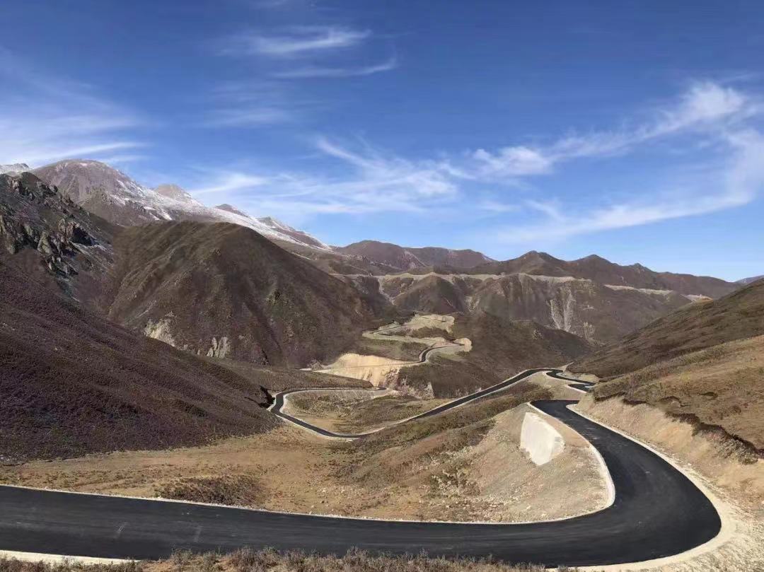 農(nóng)村公路。同仁市委宣傳部供圖