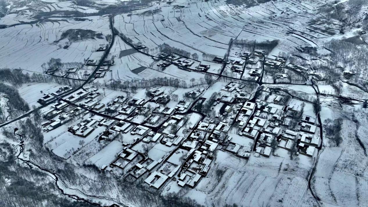 雪后村落。李玉峰攝