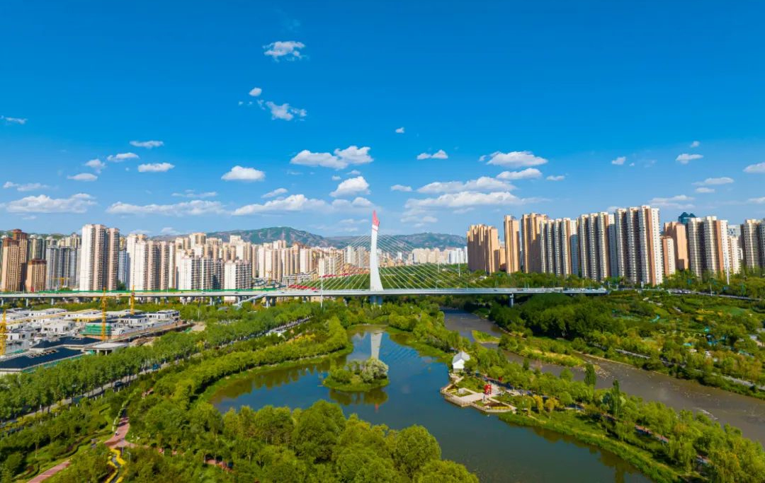 山川綠、天空藍、河湖清