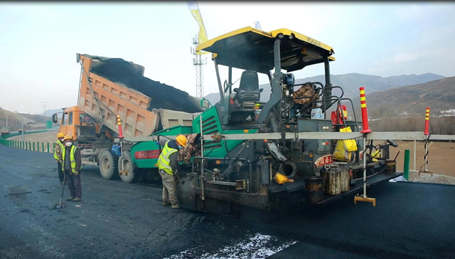 施工現(xiàn)場。樂化高速項目辦供圖