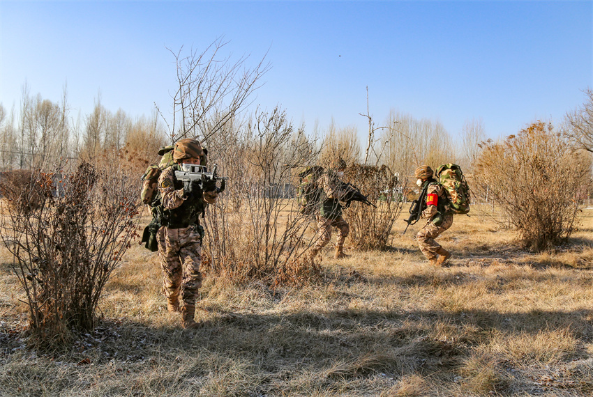 官兵進行捕殲戰(zhàn)斗。羅元凱攝