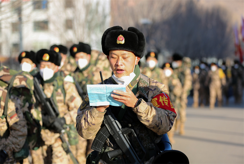 宣傳小分隊(duì)進(jìn)行宣傳鼓動(dòng)。羅元?jiǎng)P攝