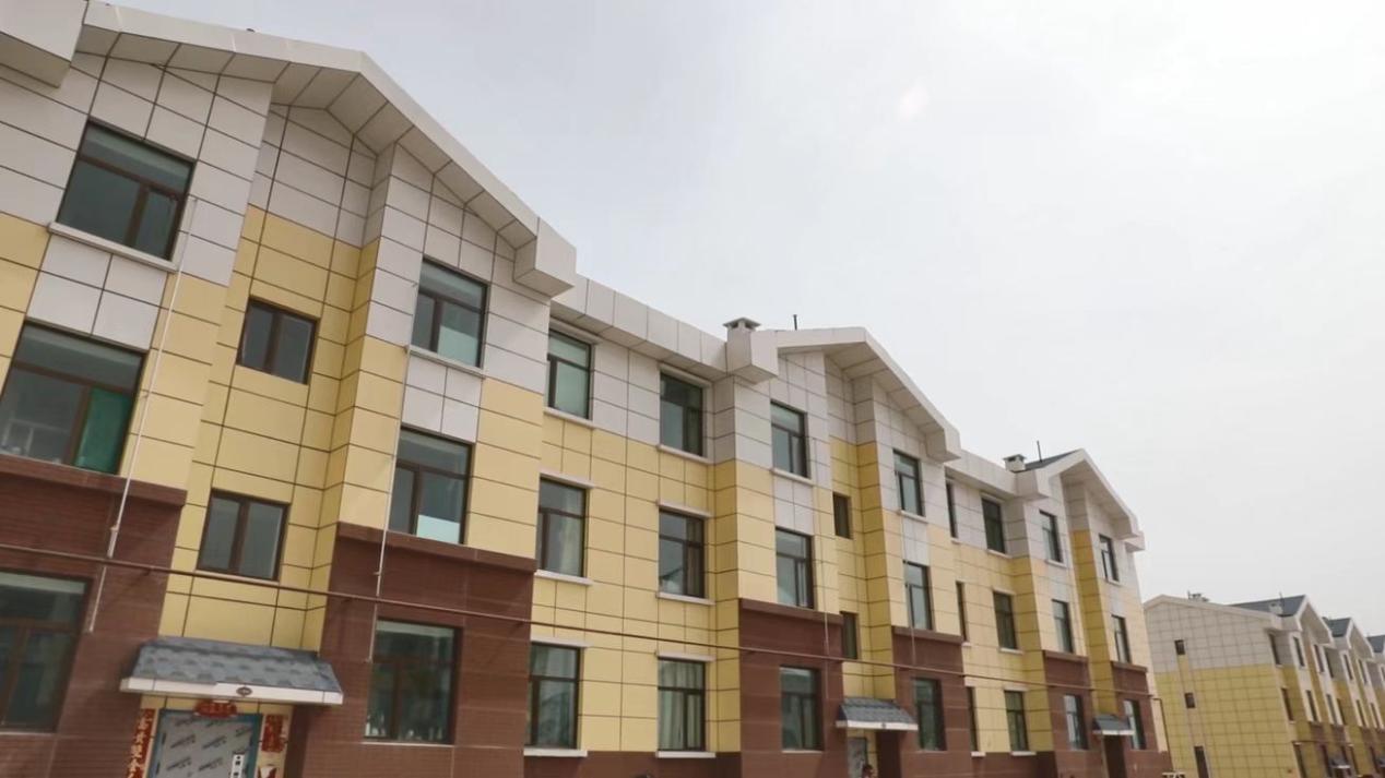 房拔地而起的棚改安置樓房。娜仁花攝