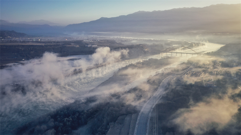 清晨，黃河上升起濃濃霧氣，宛如仙境。宋忠勇攝