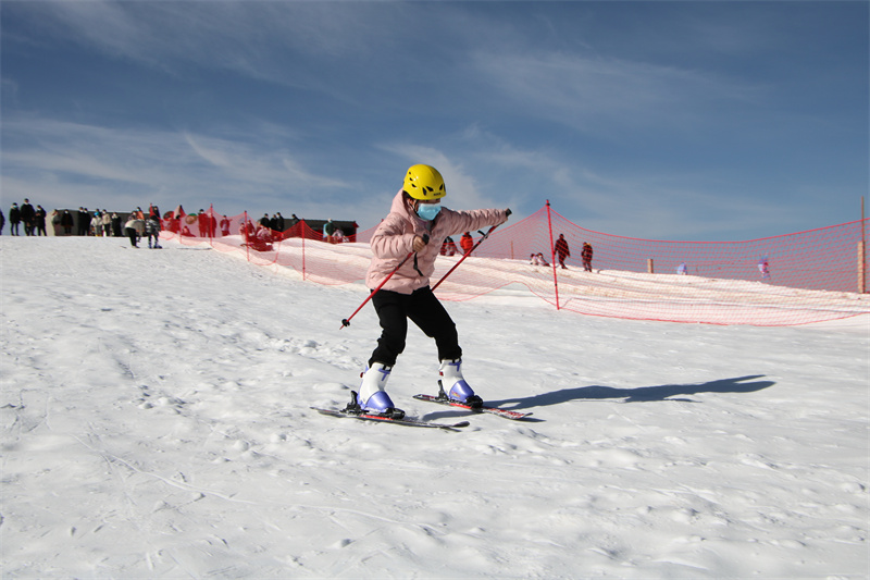 全民暢玩冰雪。馬俊杰攝
