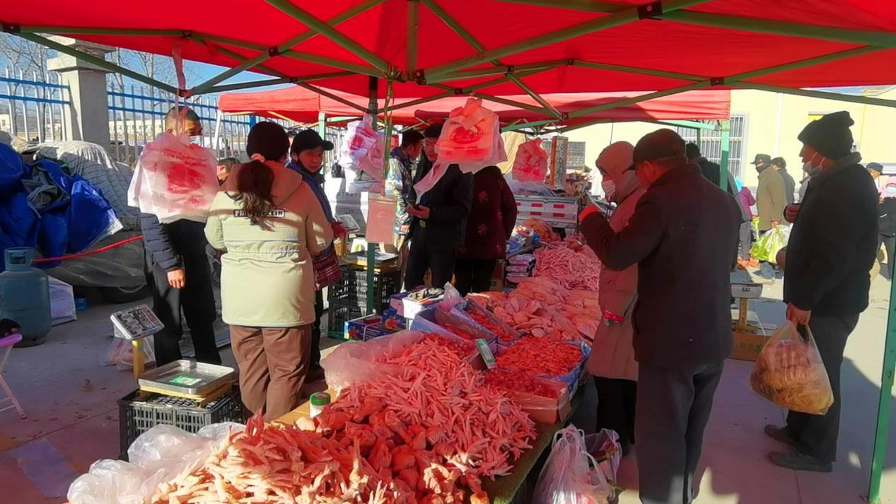 買年貨，過大年。俞惠珍攝