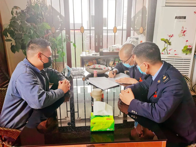 稅務(wù)部門(mén)牽線補(bǔ)鏈，幫助企業(yè)復(fù)工復(fù)產(chǎn)。國(guó)家稅務(wù)總局海西州稅務(wù)局供圖