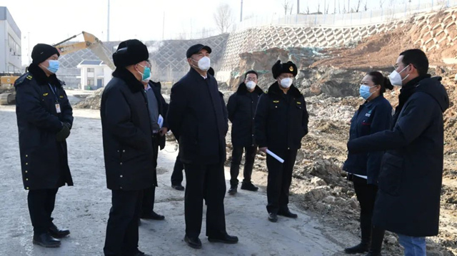 青海省生態(tài)環(huán)境廳春節(jié)期間暗訪督察湟水河污水處理設施運行情況。青海省生態(tài)環(huán)境廳供圖