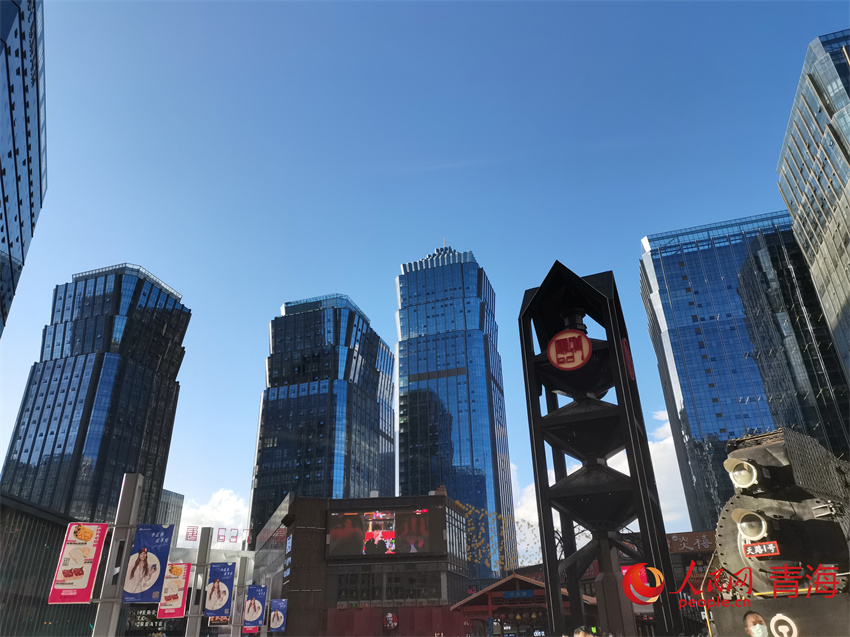 西寧市城西區(qū)唐道商圈。人民網(wǎng) 甘海瓊攝