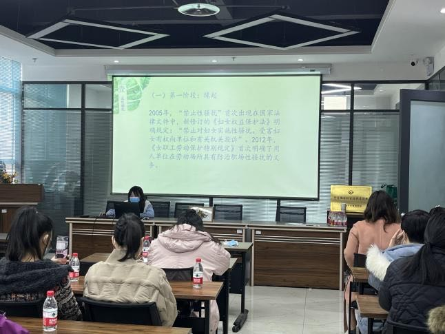 西寧市城西區(qū)婦聯(lián)在北商業(yè)巷社區(qū)聯(lián)合開展婦女節(jié)活動。西寧市城西區(qū)委宣傳部供圖