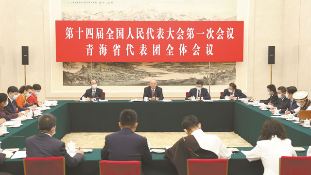 3月7日，中共中央政治局常委、中央書記處書記蔡奇參加十四屆全國(guó)人大一次會(huì)議青海代表團(tuán)的審議。新華社記者 丁林?jǐn)z