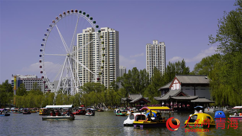 人民公園熱鬧非凡。人民網(wǎng) 況玉攝