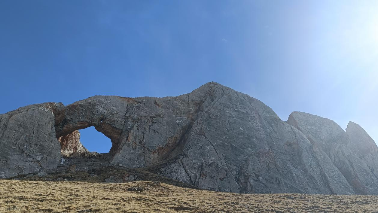 聶恰曲哈希穿洞。青海極地自然資源調(diào)查研究院供圖