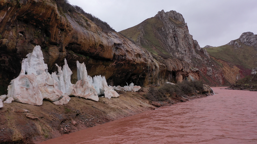 唐蕃古驛泉華堆積崖。青海極地自然資源調(diào)查研究院供圖