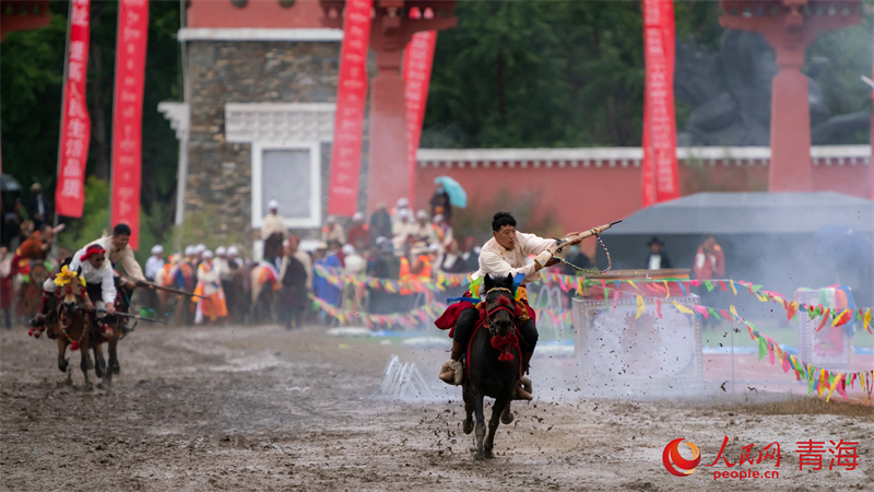 騎射比賽。人民網(wǎng) 況玉攝