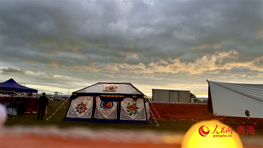 民族風情帳篷。人民網(wǎng) 陳明菊攝