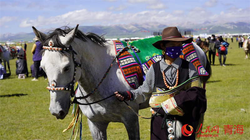 參賽選手和她的馬。人民網(wǎng) 況玉攝