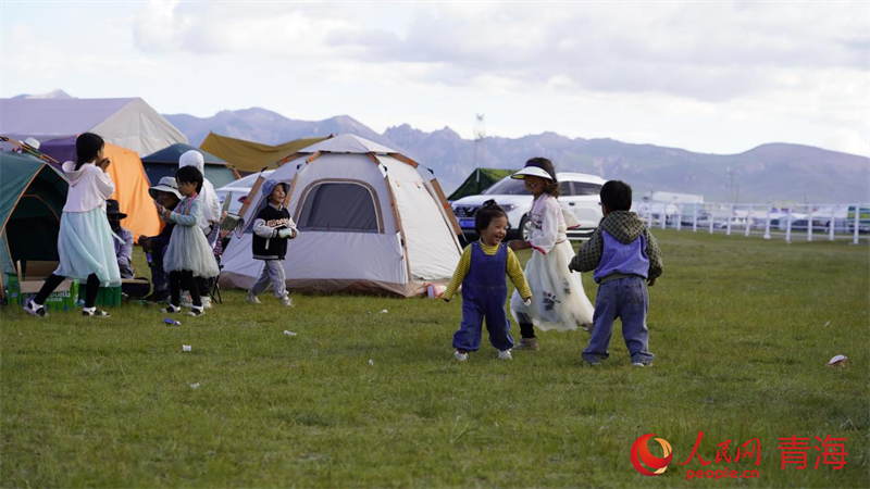 歡聚草原。人民網(wǎng) 況玉攝