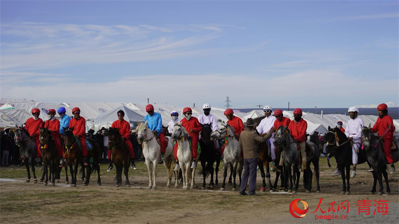 參賽選手蓄勢(shì)待發(fā)。人民網(wǎng) 況玉攝