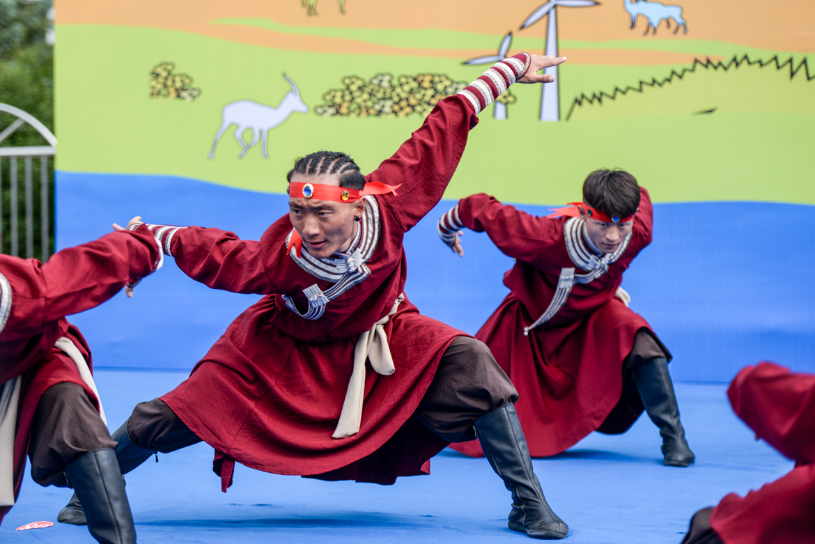 開(kāi)幕式文藝表演。青海省體育局供圖