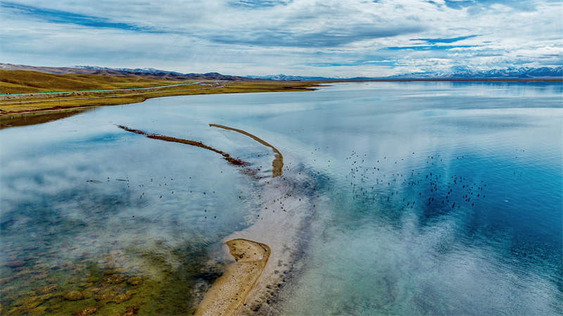 秋日冬格措納湖。宋忠勇攝