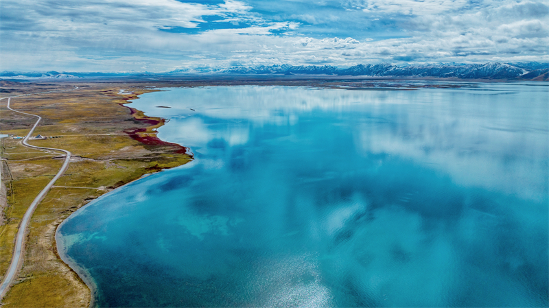 秋日冬格措納湖。宋忠勇攝