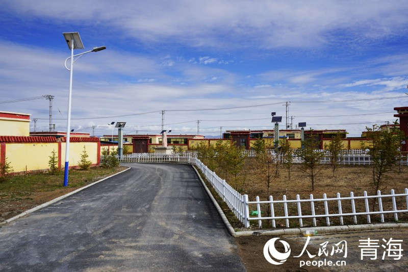 禾角日村的巷道。人民網(wǎng) 馬可欣攝