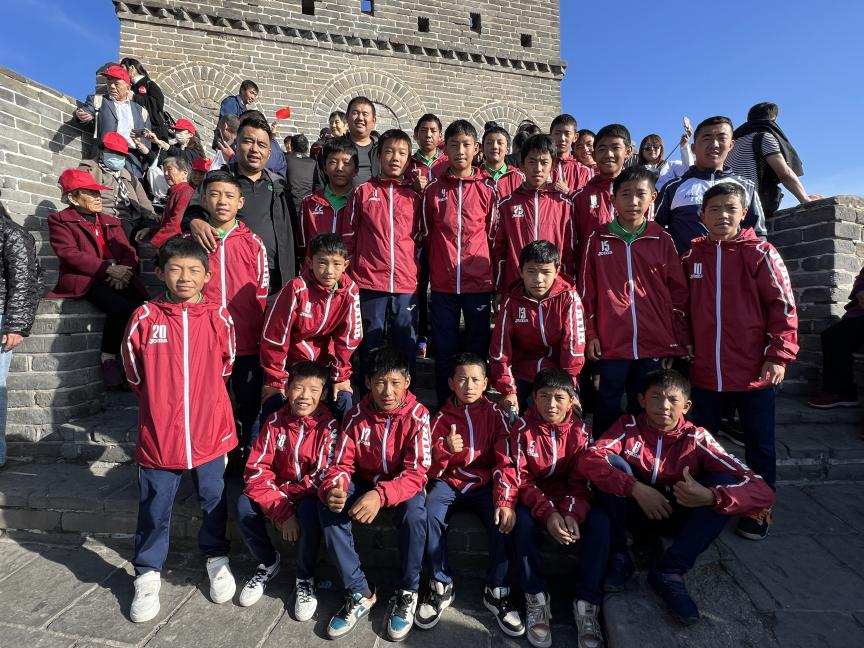 孩子們打卡長(zhǎng)城。楊晨攝