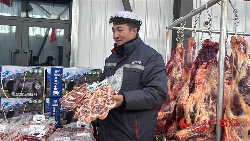 現(xiàn)場推介澤庫牛羊肉。人民網(wǎng) 陳明菊攝