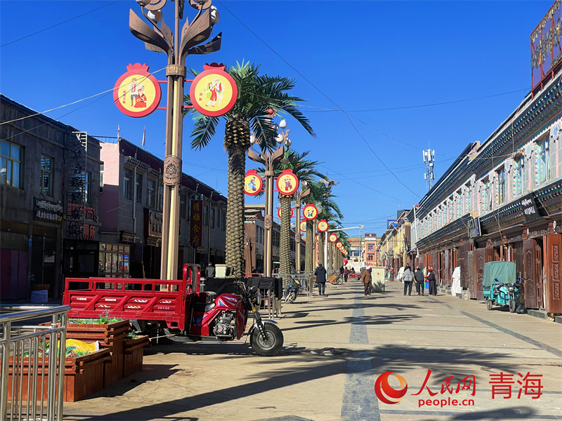 “石榴籽”商業(yè)步行街。人民網(wǎng) 況玉攝