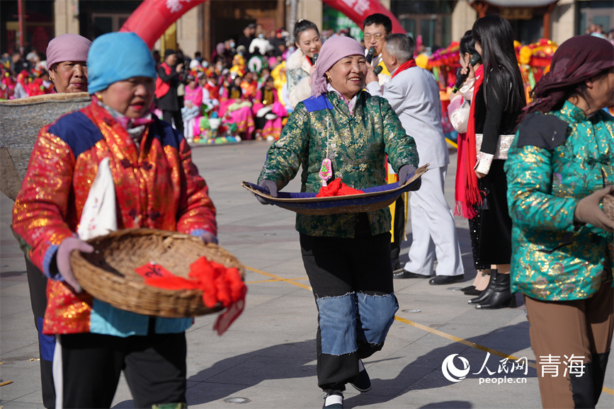 《五谷豐登種皇田》新城后莊村表演。人民網 陳明菊攝