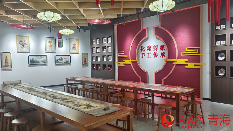 非遺體驗(yàn)基地內(nèi)一角。人民網(wǎng)記者 張莉萍攝